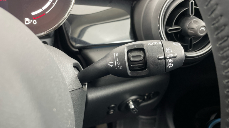 MINI Hatchback 1.5 Cooper Classic 3dr Auto [Comfort Pack] Petrol Hatchback